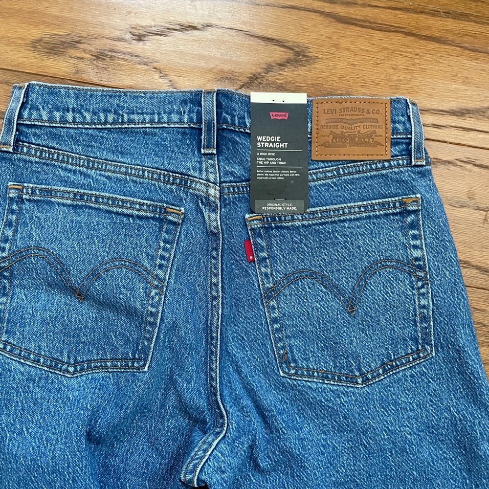 Levi Rib Cage Wedgie Fit
